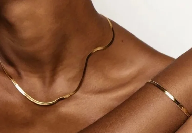 Golden, natural glow achieved through sunless tanning, GLOW17
