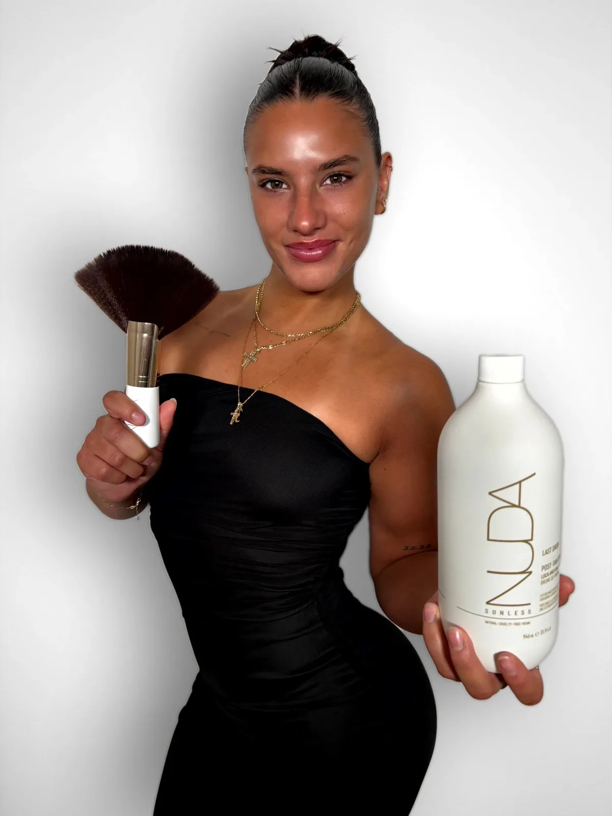 Jennifer, GLOW17 certified spray tan artist